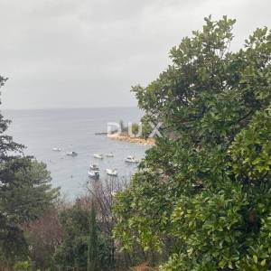 RIJEKA, KOSTRENA - kuća s bazenom PRVI RED DO MORA! PRILIKA!