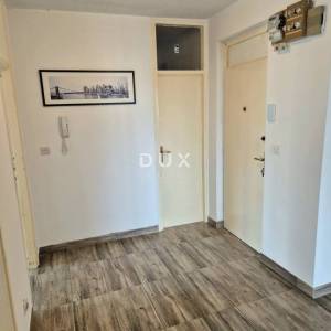 RIJEKA, KRIMEJA - PRILIKA 3SKL s lođom i pogledom na more