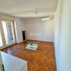 RIJEKA, KRIMEJA - PRILIKA 3SKL s lođom i pogledom na more
