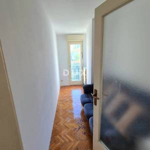 RIJEKA, KRIMEJA - PRILIKA 3SKL s lođom i pogledom na more