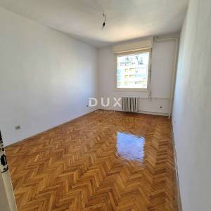 RIJEKA, KRIMEJA - PRILIKA 3SKL s lođom i pogledom na more