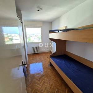 RIJEKA, KRIMEJA - PRILIKA 3SKL s lođom i pogledom na more