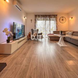 RIJEKA, KUKULJANOVO - uređen 3S+DB u prizemlju s 356m2 okućnice 