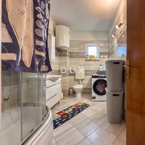 RIJEKA, KUKULJANOVO - uređen 3S+DB u prizemlju s 356m2 okućnice 
