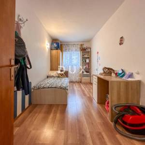 RIJEKA, KUKULJANOVO - uređen 3S+DB u prizemlju s 356m2 okućnice 