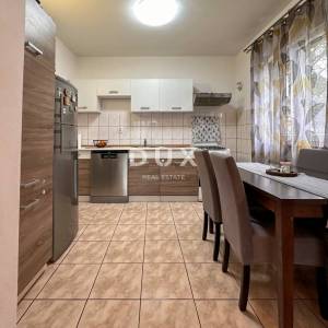 RIJEKA, KUKULJANOVO - uređen 3S+DB u prizemlju s 356m2 okućnice 