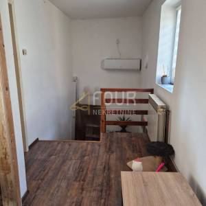 Rijeka - okolica, Klana - Studena, kuća u nizu s garažom