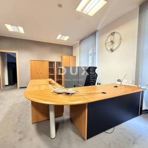 RIJEKA, ŠIRI CENTAR - uredan uredski prostor u poslovnoj zgradi