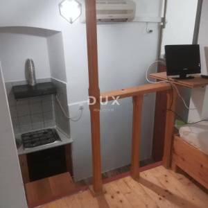 RIJEKA, ŠKOLJIĆ - stan 32 m2 u prizemlju s 2 odvojena ulaza! HITNA PRODAJA! PRILIKA!