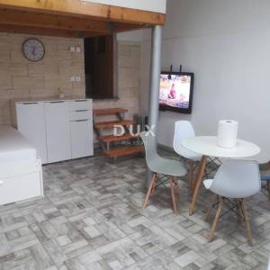 RIJEKA, ŠKOLJIĆ - stan 32 m2 u prizemlju s 2 odvojena ulaza! HITNA PRODAJA! PRILIKA!