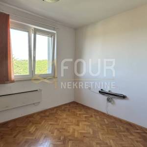 Rijeka, Škurinje, 84.81m2, 3s+db, lođa, pogled na more