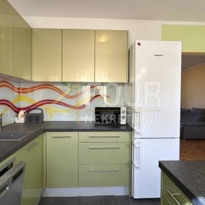 Rijeka, Škurinje, 84.81m2, 3s+db, lođa, pogled na more