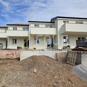 Rijeka, Škurinje, 99.08m2, dvoetažni stan/kuća u nizu, okućnica
