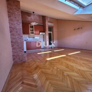 RIJEKA, ŠKURINJE – Trosobni stan u potkrovlju, 53 m², mirna lokacija!