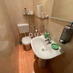 RIJEKA, SRDOČI - poslovni prostor 46 m2 u prizemlju na odličnoj lokaciji! HITNA PRODAJA! PRILIKA!