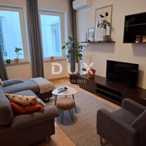 RIJEKA, STROGI CENTAR – idealan stan za život i rad u srcu grada