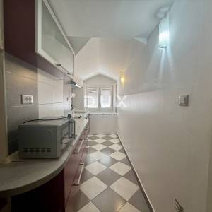 RIJEKA, STROGI CENTAR - Stan na 3. katu, 66 m2, useljiv, investicija!