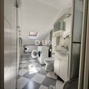 RIJEKA, STROGI CENTAR - Stan na 3. katu, 66 m2, useljiv, investicija!