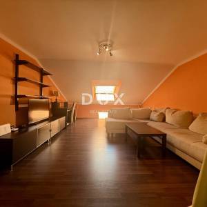 RIJEKA, STROGI CENTAR - Stan na 3. katu, 66 m2, useljiv, investicija!