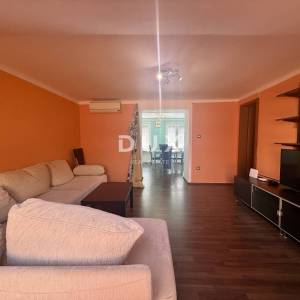 RIJEKA, STROGI CENTAR - Stan na 3. katu, 66 m2, useljiv, investicija!