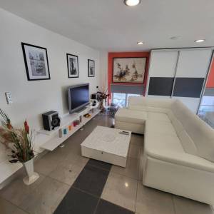 RIJEKA, SUŠAK - Poslovni prostor+dvije garsonijere,  blizu centra grada, 240m2