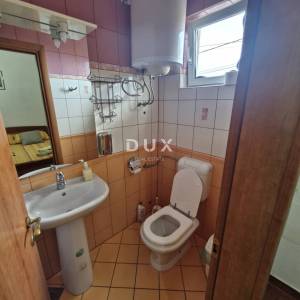 RIJEKA, SUŠAK - Poslovni prostor+dvije garsonijere,  blizu centra grada, 240m2