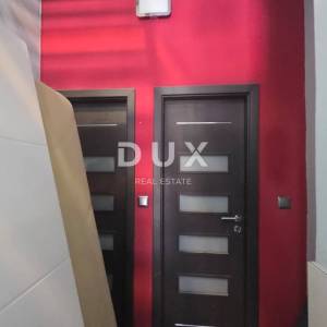 RIJEKA, SUŠAK - Poslovni prostor+dvije garsonijere,  blizu centra grada, 240m2
