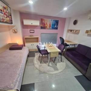 RIJEKA, SUŠAK - Poslovni prostor+dvije garsonijere,  blizu centra grada, 240m2