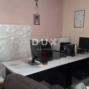 RIJEKA, SUŠAK - Poslovni prostor+dvije garsonijere,  blizu centra grada, 240m2