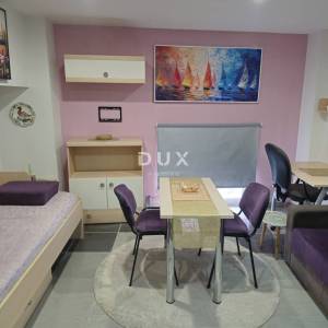 RIJEKA, SUŠAK - Poslovni prostor+dvije garsonijere,  blizu centra grada, 240m2