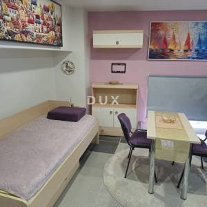 RIJEKA, SUŠAK - Poslovni prostor+dvije garsonijere,  blizu centra grada, 240m2