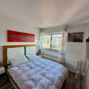 RIJEKA, TURNIĆ - Kompletno uređen dvosobni klasični stan s panoramskim pogledom na Kvarner, 64m2