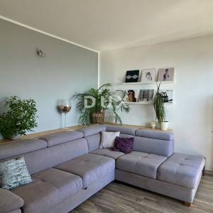 RIJEKA, TURNIĆ - Kompletno uređen dvosobni klasični stan s panoramskim pogledom na Kvarner, 64m2