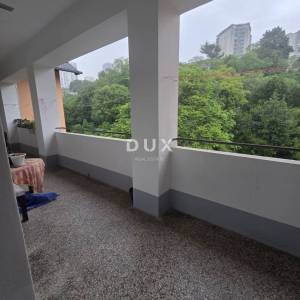RIJEKA, TURNIĆ - stan potpuno adaptiran 70m2, DB+1S, 2.kat s pogledom na more 