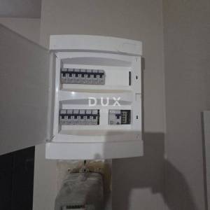 RIJEKA, TURNIĆ - stan potpuno adaptiran 70m2, DB+1S, 2.kat s pogledom na more 