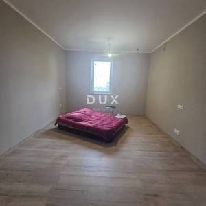 RIJEKA, TURNIĆ - stan potpuno adaptiran 70m2, DB+1S, 2.kat s pogledom na more 