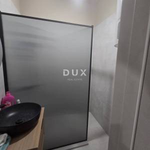 RIJEKA, TURNIĆ - stan potpuno adaptiran 70m2, DB+1S, 2.kat s pogledom na more 