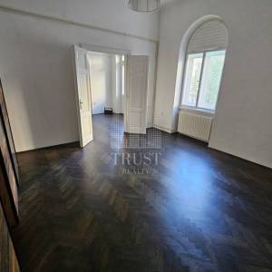 RIJEKA,CENTAR - povijesni stan za najam, 120 m2