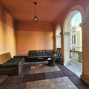 RIJEKA,CENTAR - povijesni stan za najam, 120 m2