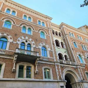 RIJEKA,CENTAR - povijesni stan za najam, 120 m2