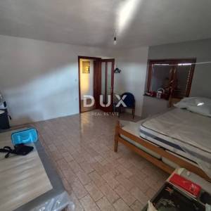 ROGOZNICA, STUPIN ČELINE - Samostojeća kuća 200 m od mora