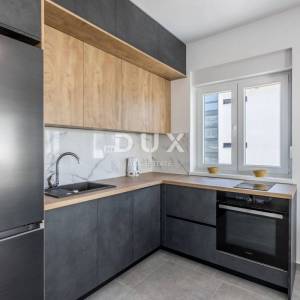 ROGOZNICA, ZEČEVO – Nova apartmanska zgrada s 5 jedinica, 90 m od mora