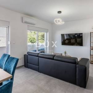 ROGOZNICA, ZEČEVO – Nova apartmanska zgrada s 5 jedinica, 90 m od mora