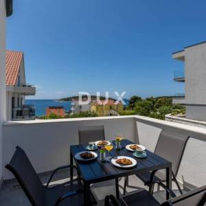 ROGOZNICA, ZEČEVO – Nova apartmanska zgrada s 5 jedinica, 90 m od mora