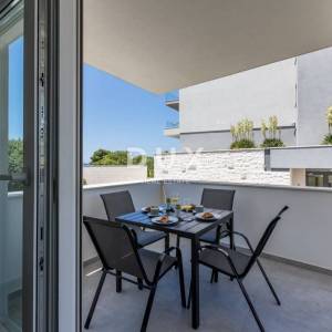 ROGOZNICA, ZEČEVO – Nova apartmanska zgrada s 5 jedinica, 90 m od mora