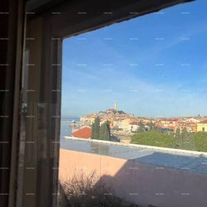 ROVINJ – prodaja stana s pogledom na more, garažom i parkirnim mjestom.