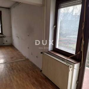 SAMOBOR, CENTAR - kuća s garažom + okućnica na odličnoj lokaciji! PRILIKA!