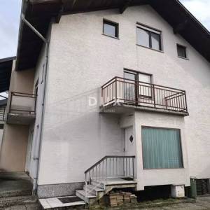 SAMOBOR, CENTAR - kuća s garažom + okućnica na odličnoj lokaciji! PRILIKA!