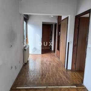 SAMOBOR, CENTAR - kuća s garažom + okućnica na odličnoj lokaciji! PRILIKA!
