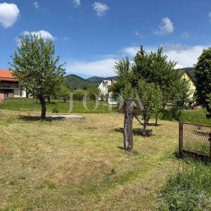 Samostojeća prizemnica na mirnoj lokaciji s dodatnim objektom od 20 m²